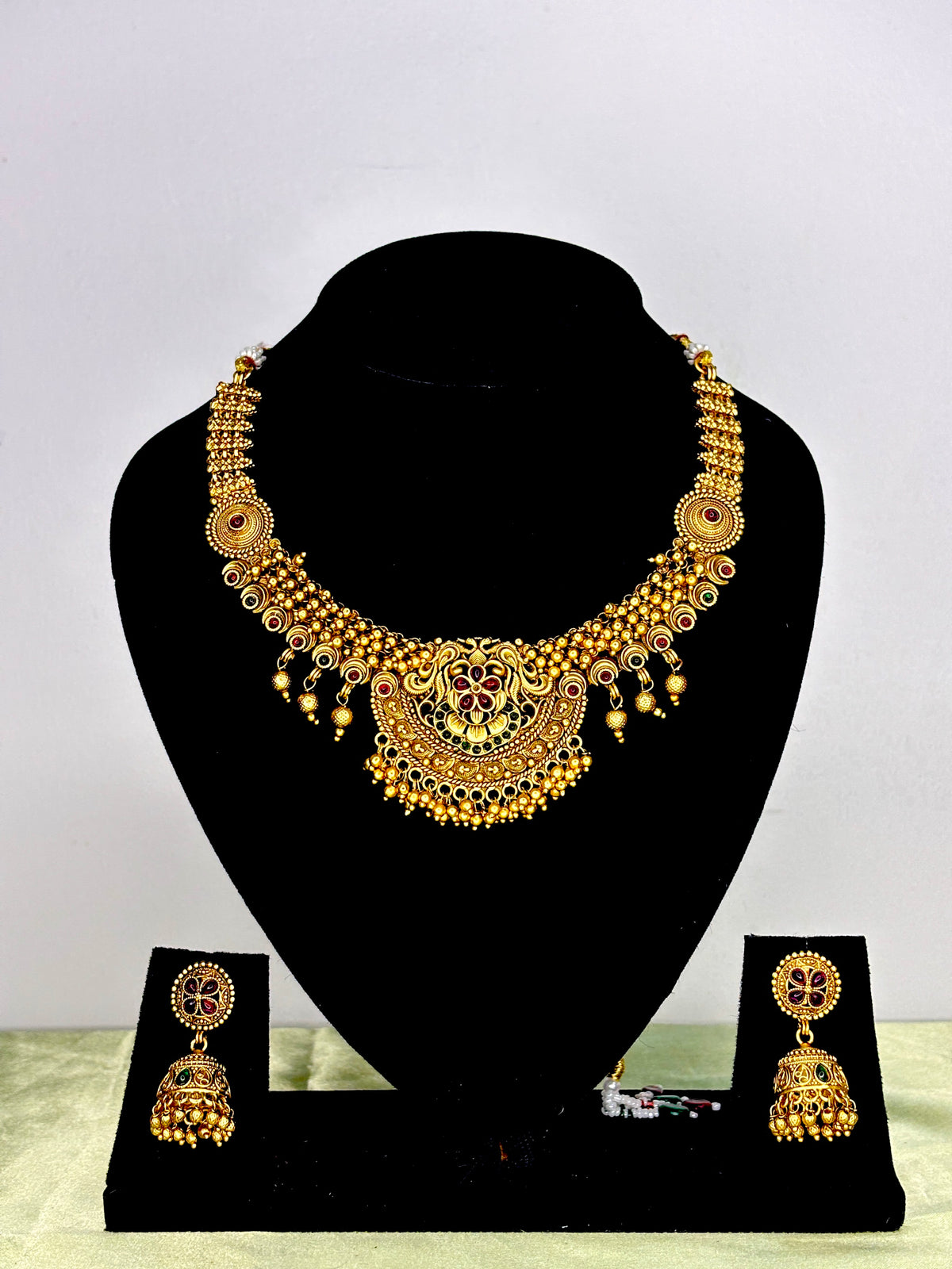Temple Goddess Lakshmi Pearl & Kemp Festive Choker Set