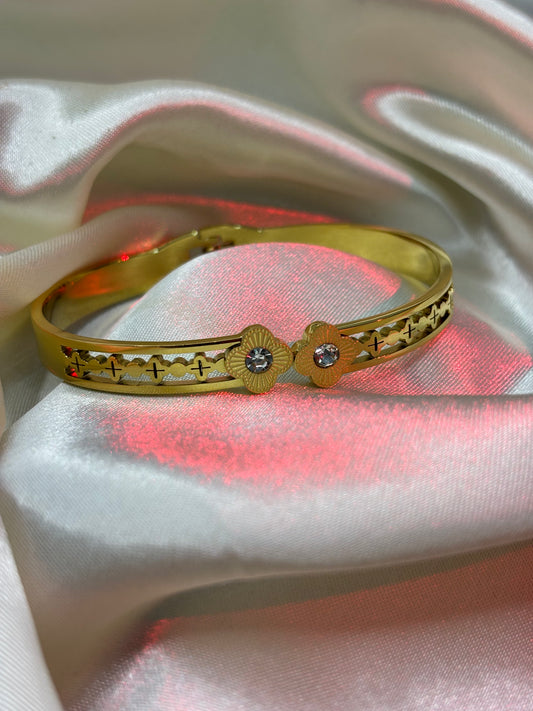 Classic Polished Slim Gold Bangle