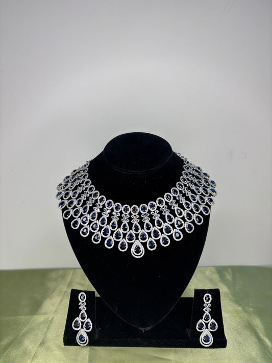 Opulent High-Collar Lattice Diamond-Finish Statement Set